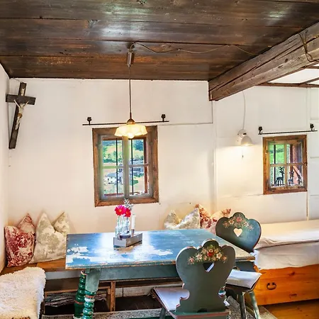 Kastnhaeusl Urige Huette 別荘 オーバーアウ